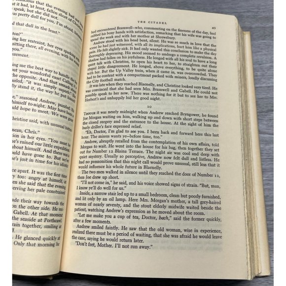 A J Cronin The Citadel The Keys of the Kingdom HCDJ Book Club 1941 2 Novels - Picture 4 of 9